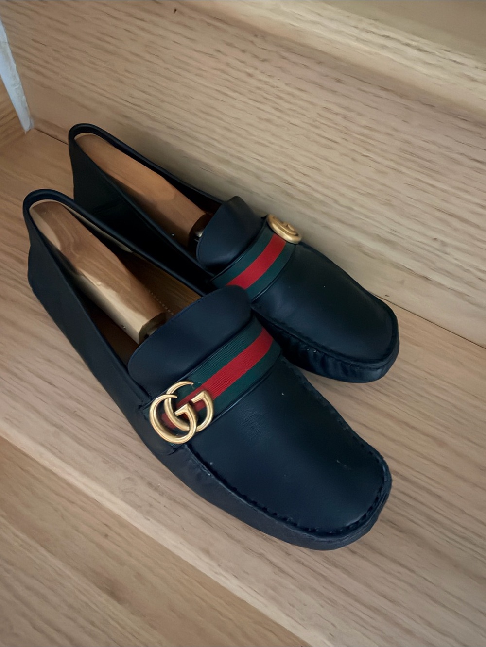 Black Leather Gucci Men’s Slip-On Loafers with Green-Red Webbing size 11